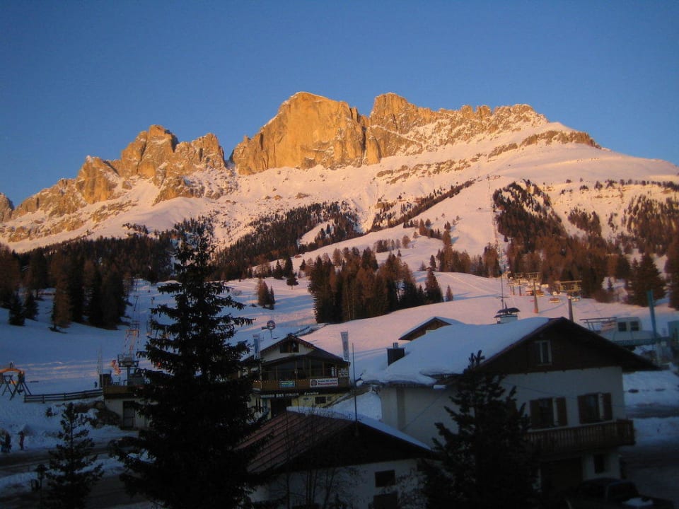Ausblick aus dem Zimmer auf den Rosengarten Hotel Alpenrose