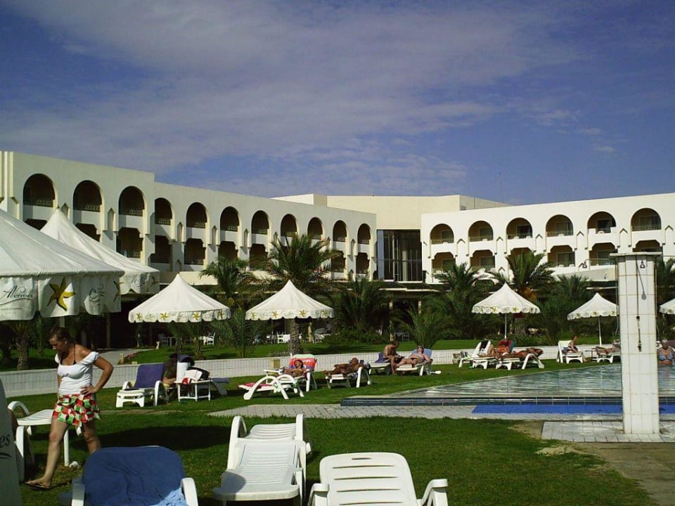 Pool und Hotel Iberostar Waves Averroes