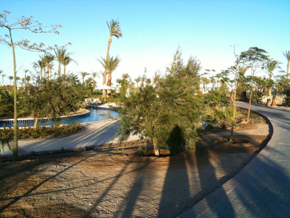 Wege den Pool entlang Steigenberger ALDAU Beach Hotel