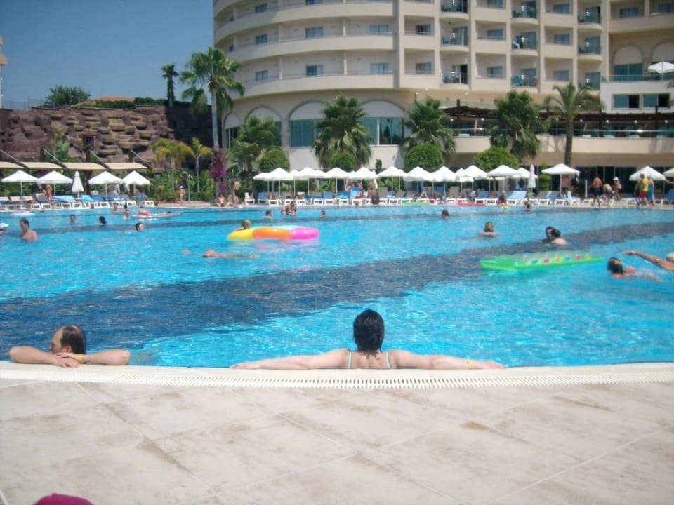 Man kommt sich im Pool nicht in die Quere! Saphir Resort & Spa