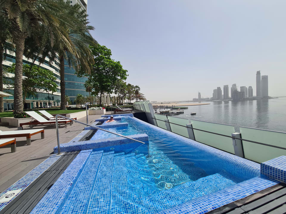 Pool Crowne Plaza Dubai - Festival City by IHG