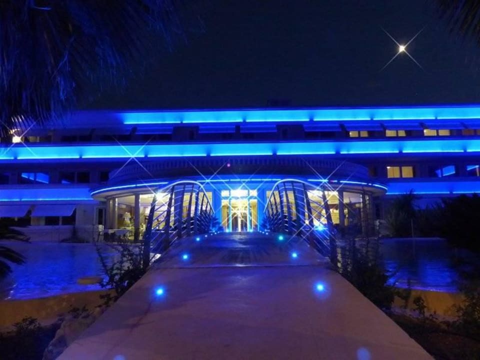 Hotel bei Nacht Hotel Residence Relais Du Lac