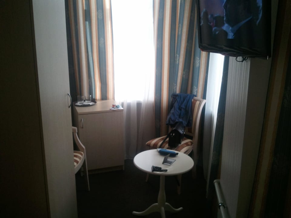 Von der Badezimmertür aus Hotel Bristol