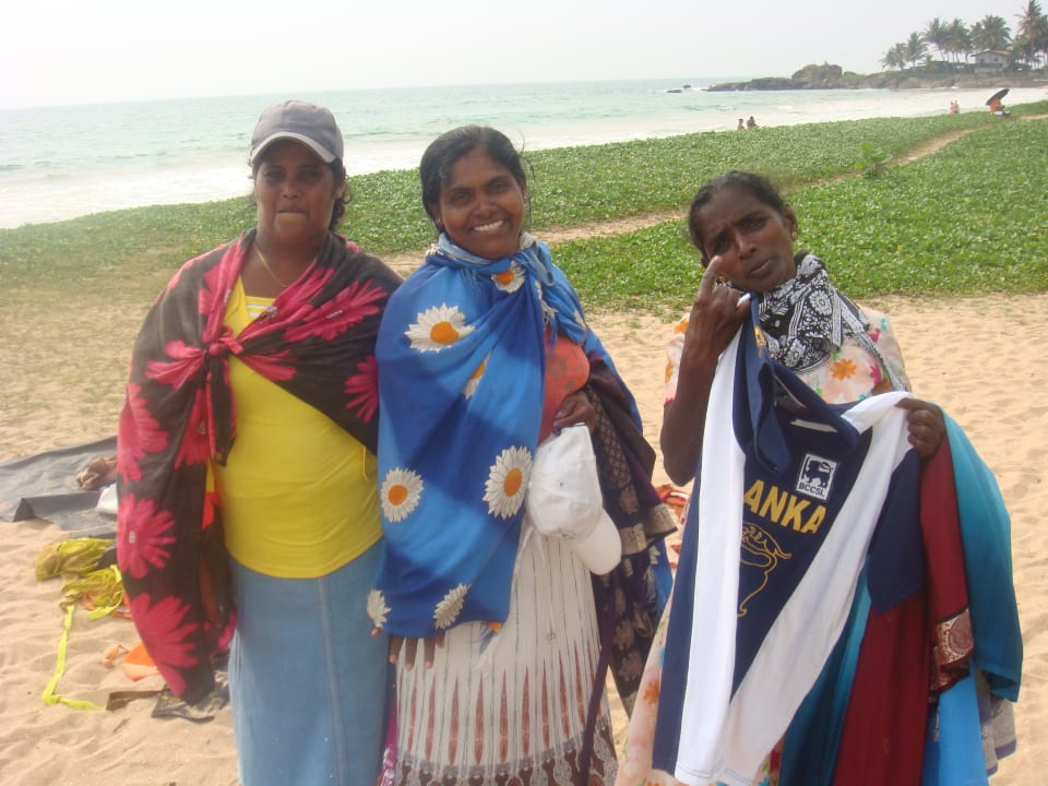 Plażowe sprzedawczynie  Heritance Ahungalla