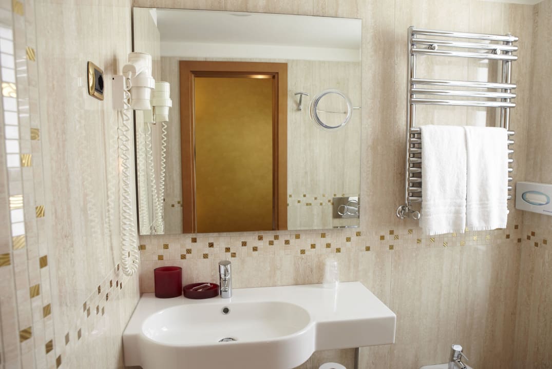 Badezimmer - Zimmer Superior TERMINI Beach Hotel & Suites