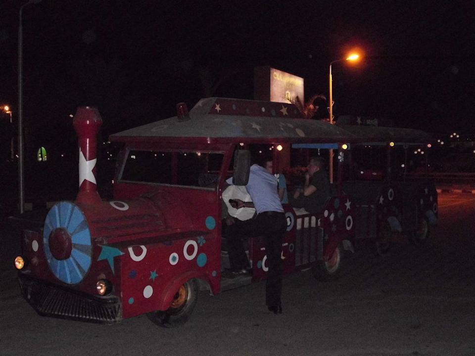 Bimmerlbahn zur Mall  Pickalbatros Alf Leila Wa Leila Resort - Neverland Hurghada