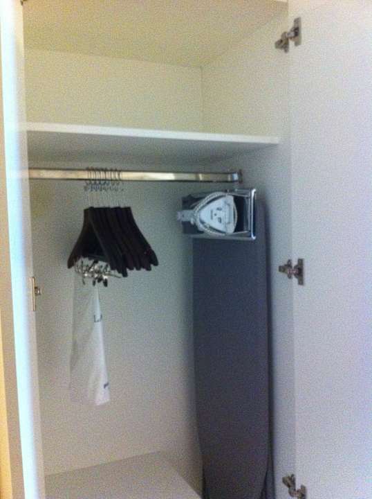 Kleiderschrank Hyatt Regency London Stratford