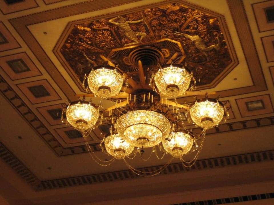 Kronleuchter im Ballsaal The Waldorf Astoria New York