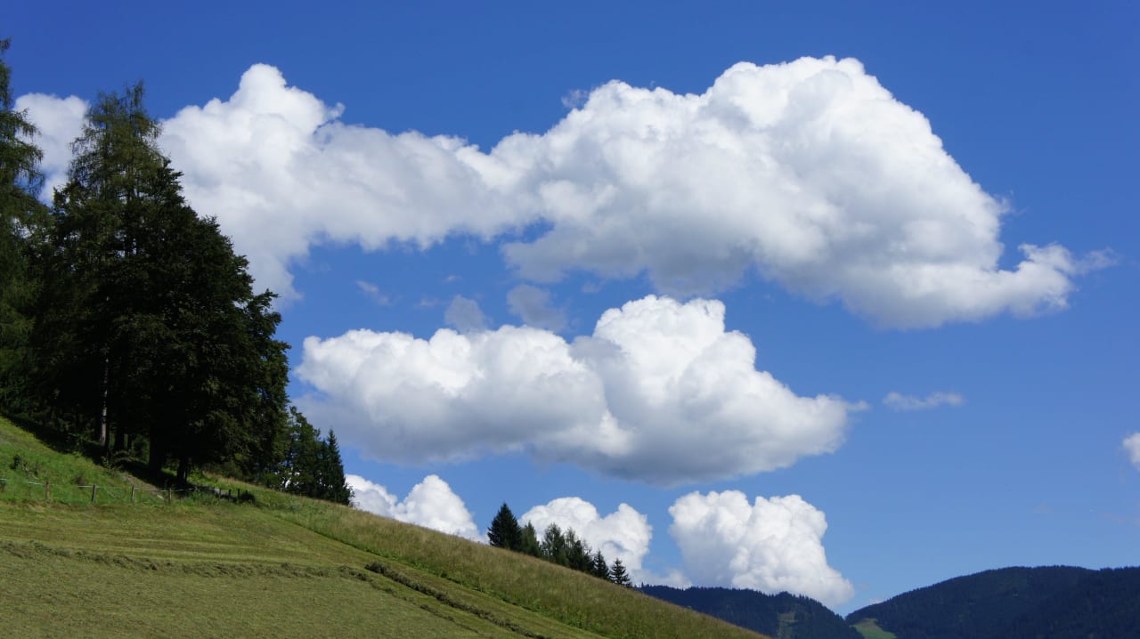 Blick zum Berg rechts Ferienhotel Samerhof