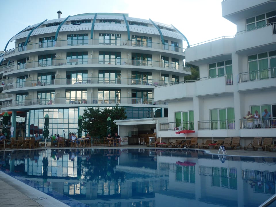 Bar, Pool Hotel Glarus