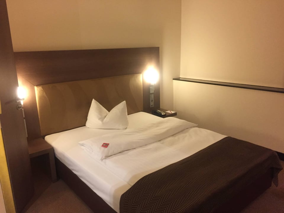 Bett IntercityHotel Mannheim