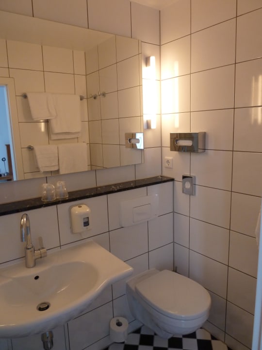 Zimmer 32 - WC Hotel Brandies Berlin