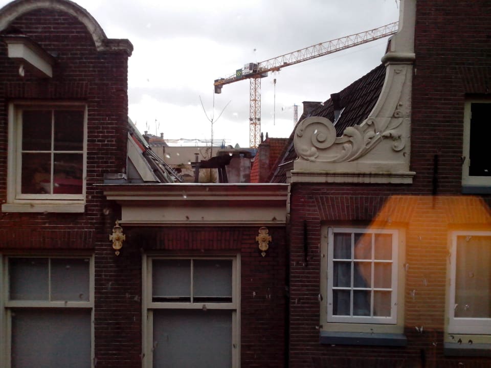 Стандартный номер. вид из окна INK Hotel Amsterdam - MGallery