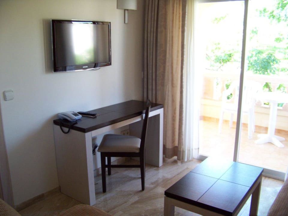 Blick vom Wohnzimmer auf die Terrasse Grupotel Dunamar
