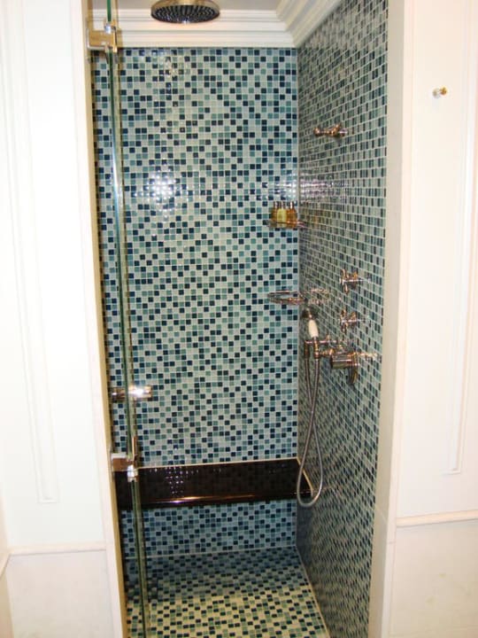 Duschkabine im Bad Breidenbacher Hof