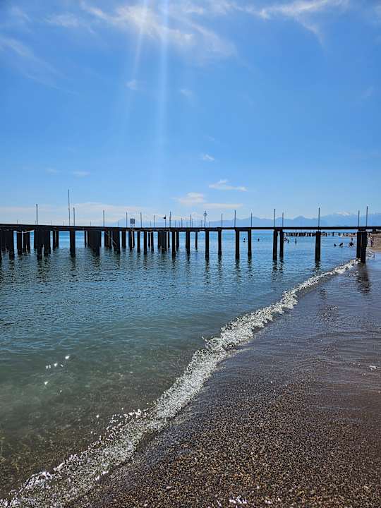 Strand Hotel Miracle Resort