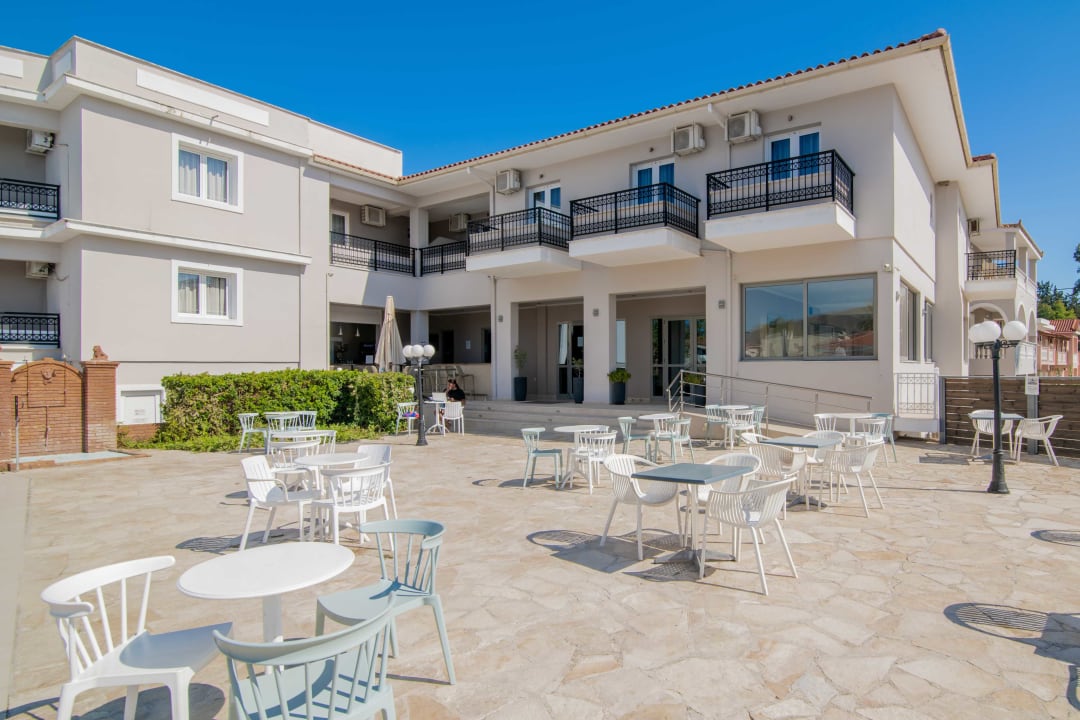 Außenansicht Karras Hotel