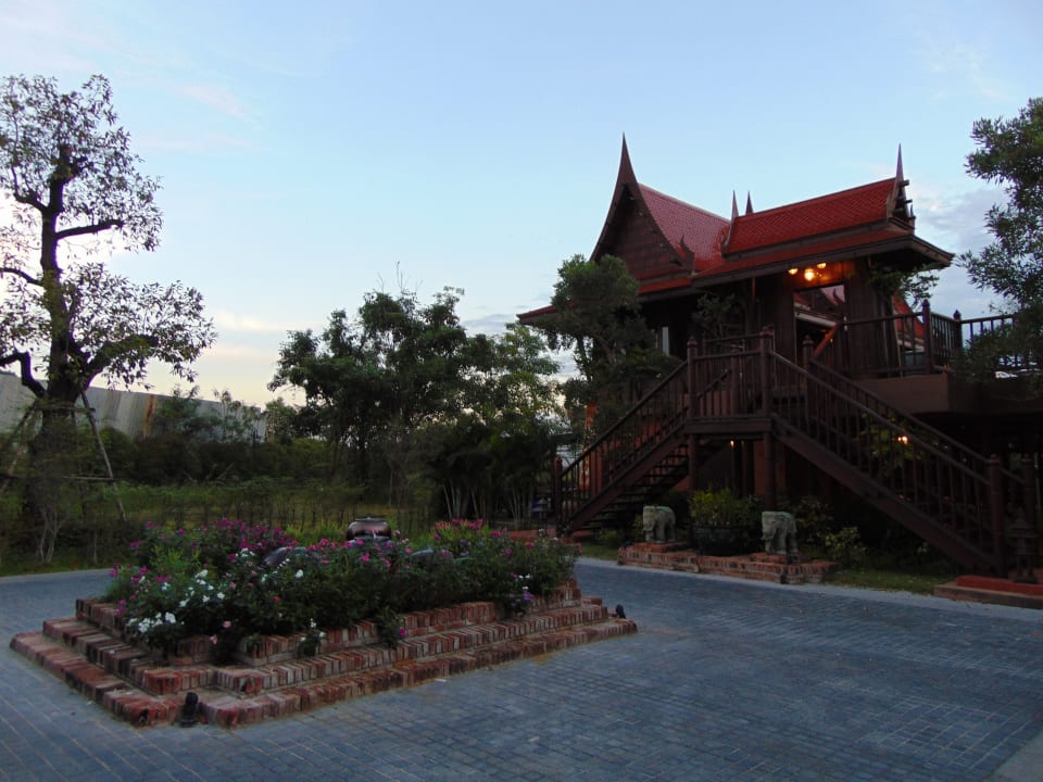 Gastro Divalux Resort & Spa Bangkok, Suvarnabhumi Airport-Free Shuttle