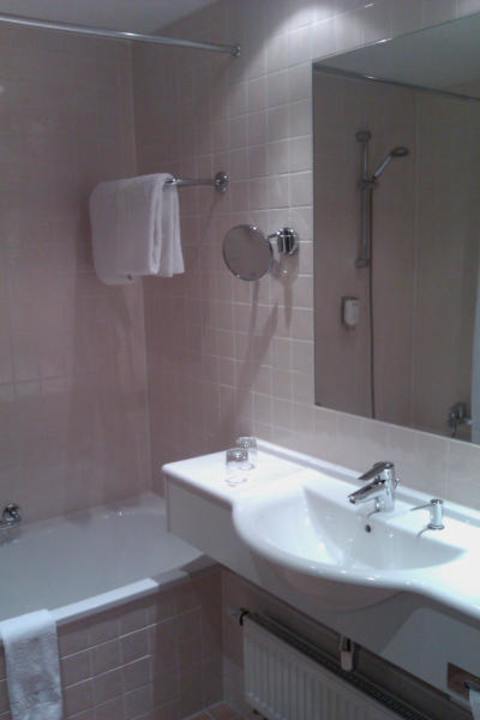 Badezimmer Mercure Muenchen Ost Messe