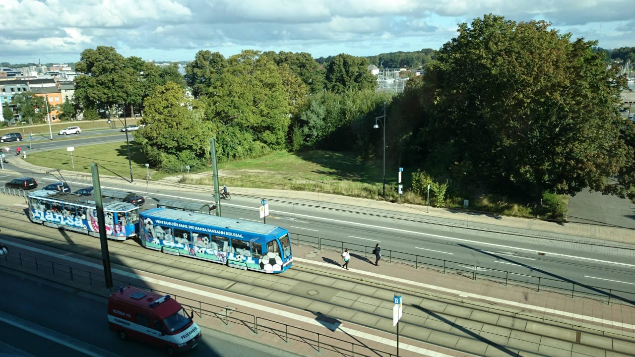 Blick aus dem Zimmer über dem Restaurant ScanHotels City Rostock