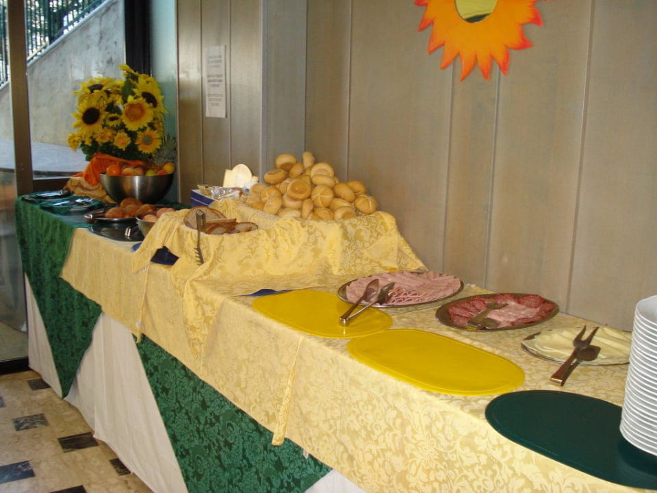 Ein Teil vom Frühstücksbüffet Hotel Sole