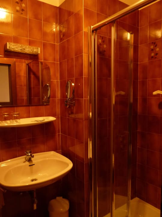 Bagno con doccia Panoramapension Etschblick