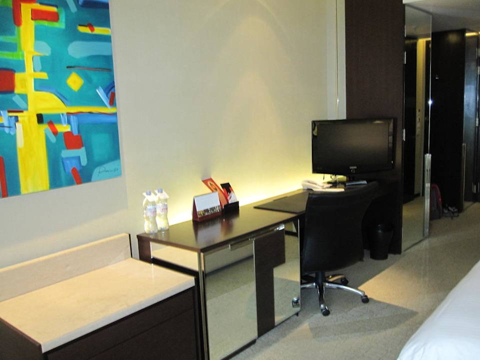 Deluxe twin towers room Hotel Traders Kuala Lumpur