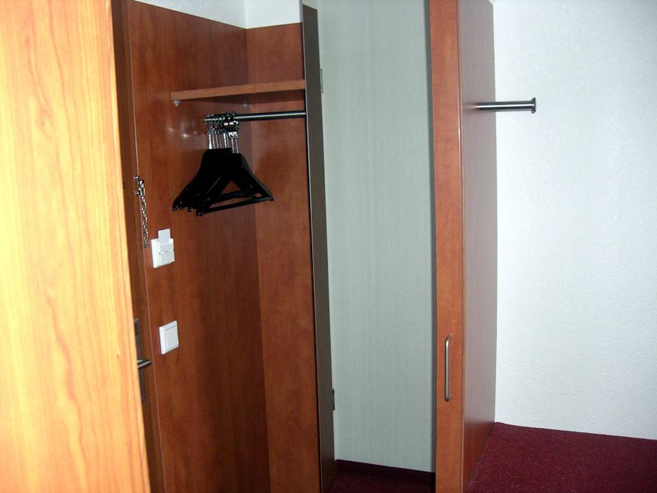 Schrank Hotel Aurora