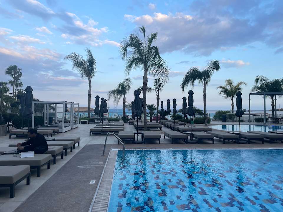 Außenansicht Hotel Vassos Nissi Plage