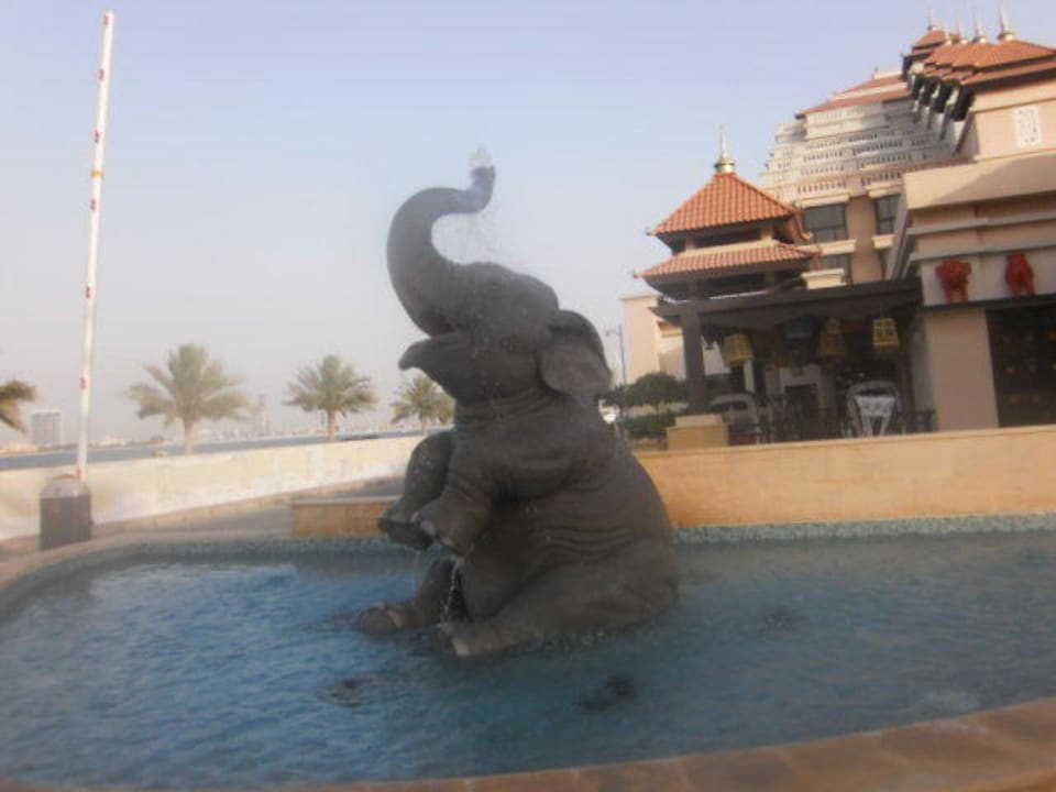 Einfahrt zum Hotel Anantara The Palm Dubai Resort