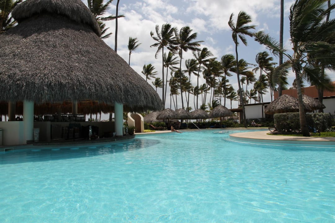 Swim-Up Poolbar Secrets Royal Beach Punta Cana - Adults only