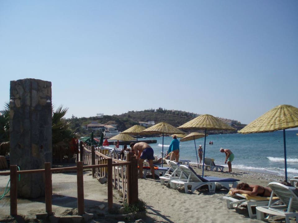 Strand mit Liegen Hotel  Pigale