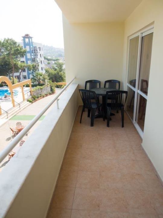 Balkon Tuntas Family Suites Kusadasi