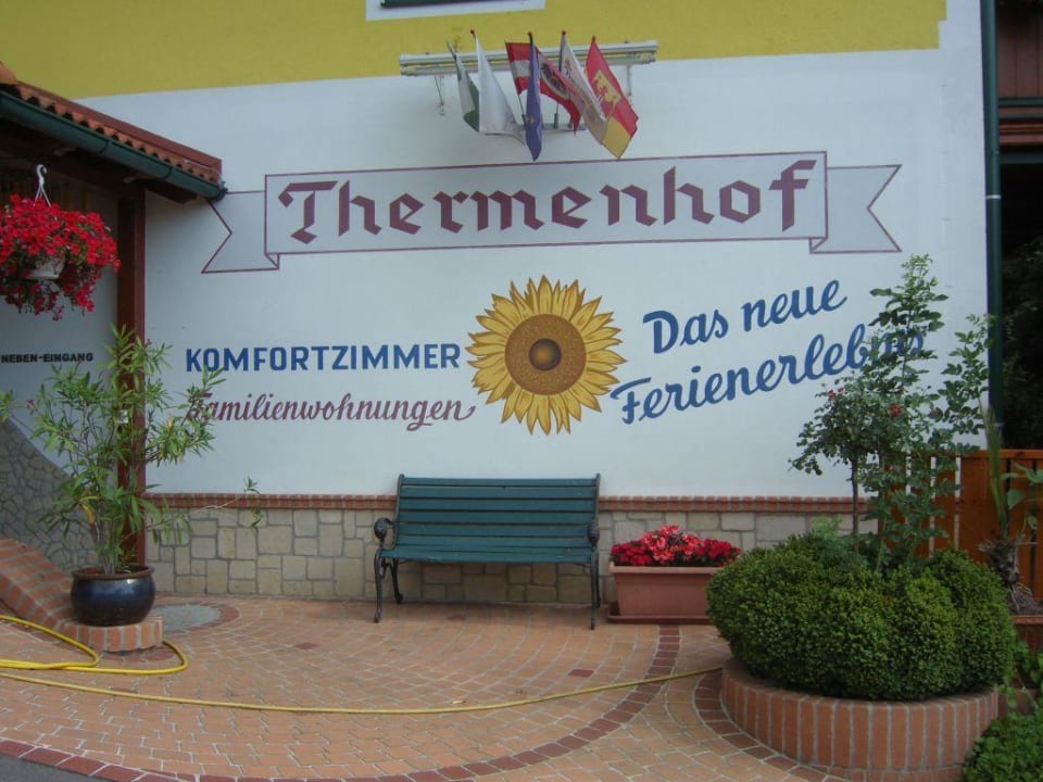 Eingangsbereich zu den Ferienwohnungen Thermenhof PuchasPLUS Loipersdorf