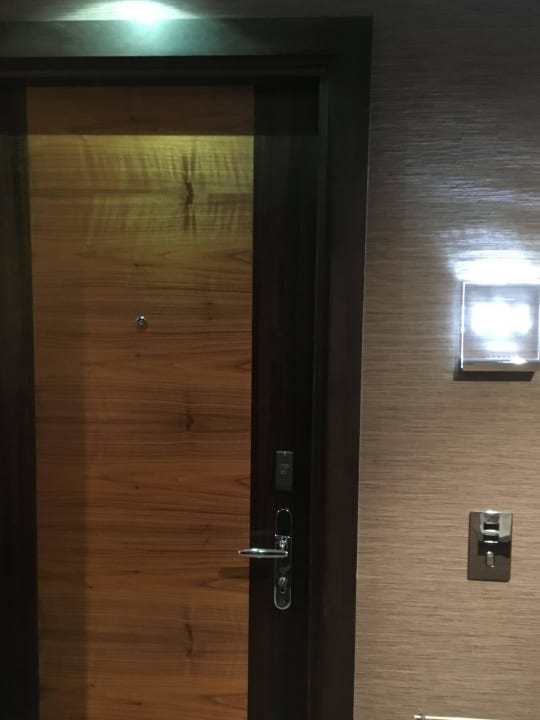 Zimmereingang Leonardo Royal London Tower Bridge