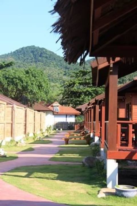 Blick in die Gartenanlage Pingchan Koh Phangan Beachfront Resort