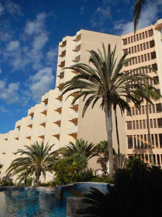 ´Hotelansicht vom Pool aus Corallium Dunamar by Lopesan Hotels