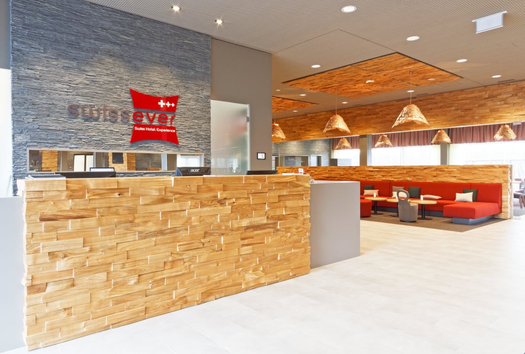 Rezeption SwissEver Zug Swiss Quality Hotel