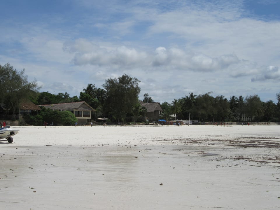 Bei Ebbe Baobab Beach Resort & Spa