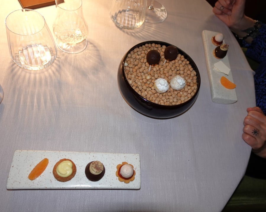 Gastro J44 Lifestyle Hotel