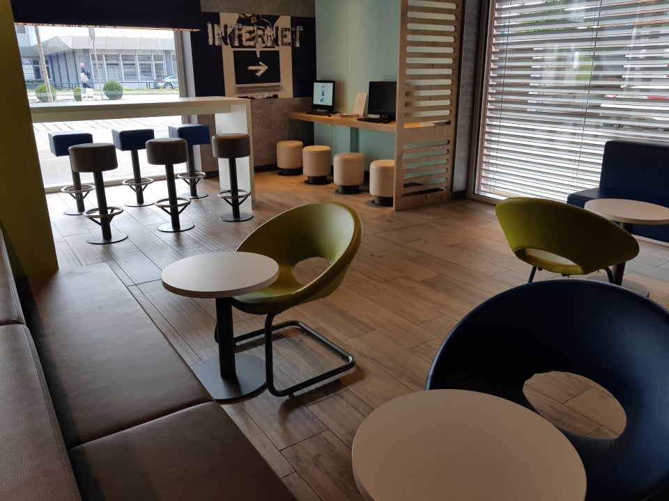 Lobby ibis budget Zürich Airport