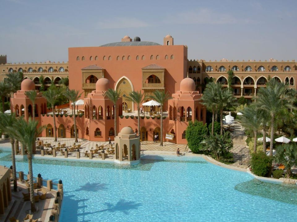 Poollandschaft beim Rezeptionsgebäude Makadi Palace