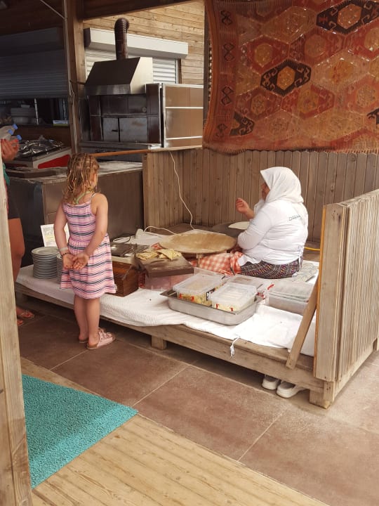 Super lecker am Strand zubereitet  Dream World Aqua Hotel