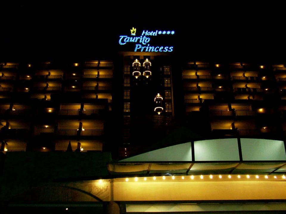 Nachtansicht der Panoramalifte Princess Taurito