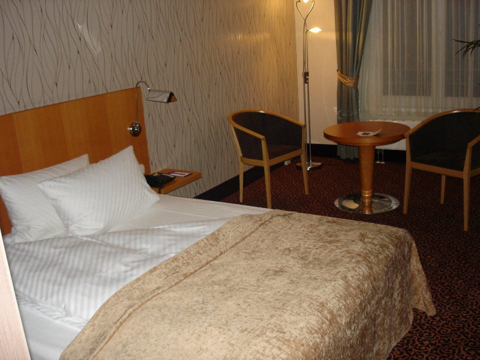 Bett und Sitzmöglichkeiten Parkhotel Görlitz