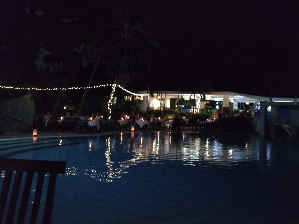 Abendessen am Pool Diani Sea Resort