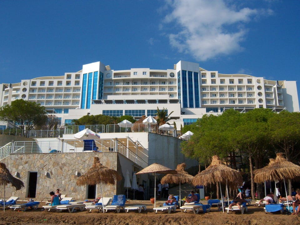Hauptgebäude vom Strand gesehen Aria Claros Beach & Spa Resort