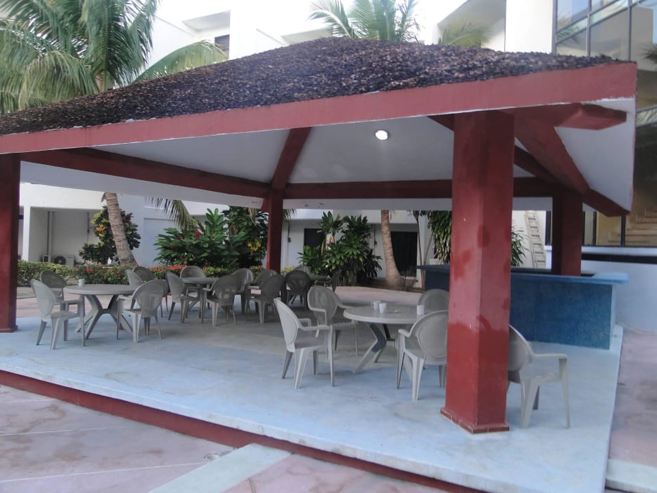 Bar przy basenie Hotel Debliz Campeche