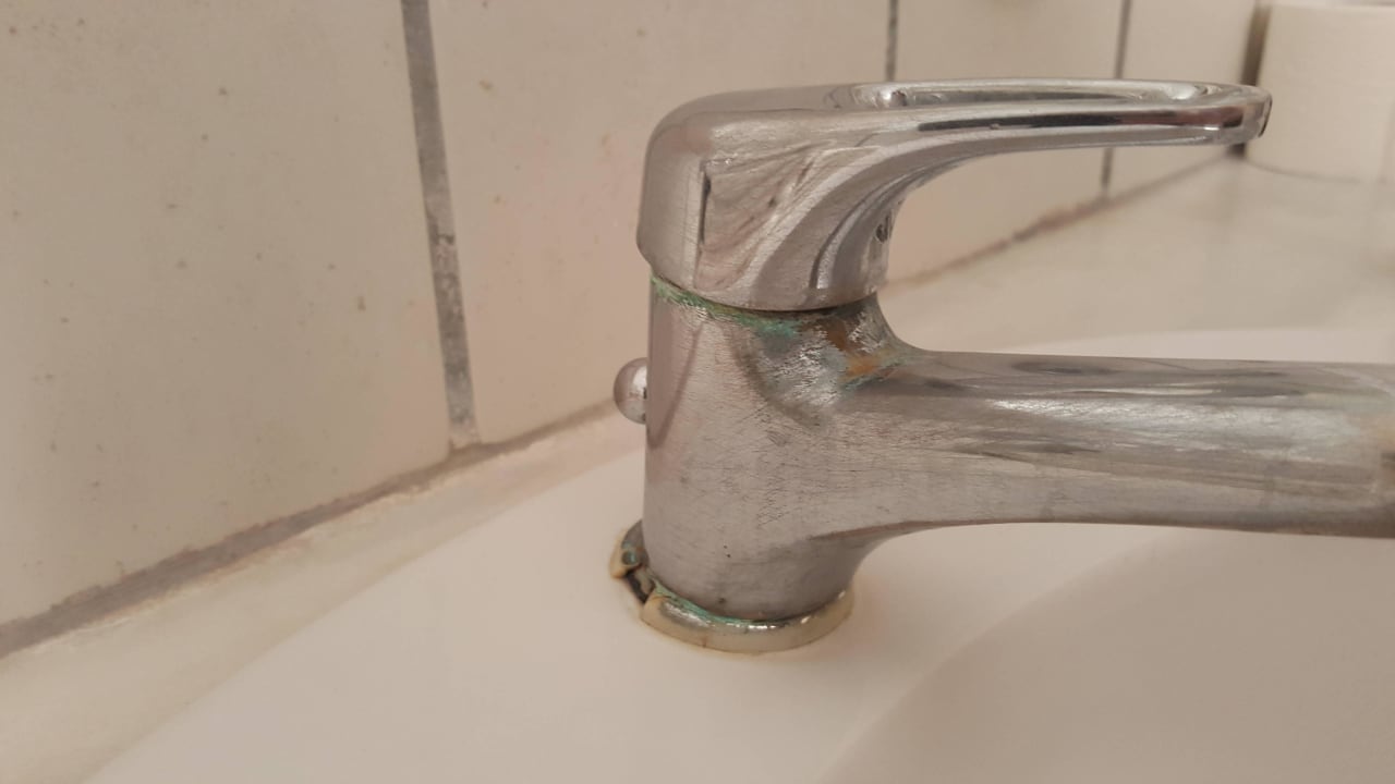 Vergilbter Wasserhahn Mitsis Rodos Village