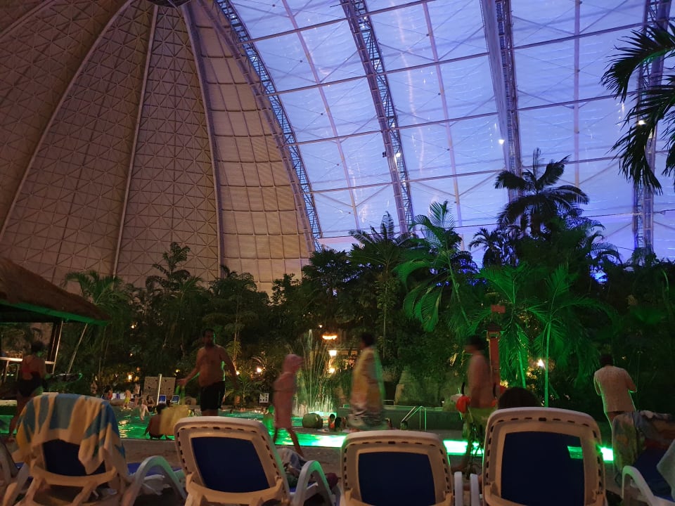 Pool Tropical Islands Resort